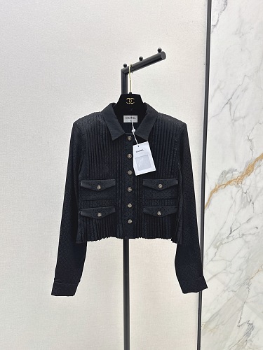 Chanel Black Ribbed Knit Jacket with Classic Collar & Button Details – Timeless Elegance