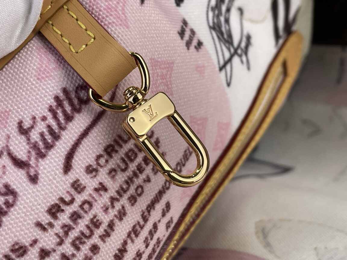 Louis Vuitton Neverfull MM Tote Bag in Monogram Canvas with Natural Leather Trim & Gold Hardware
