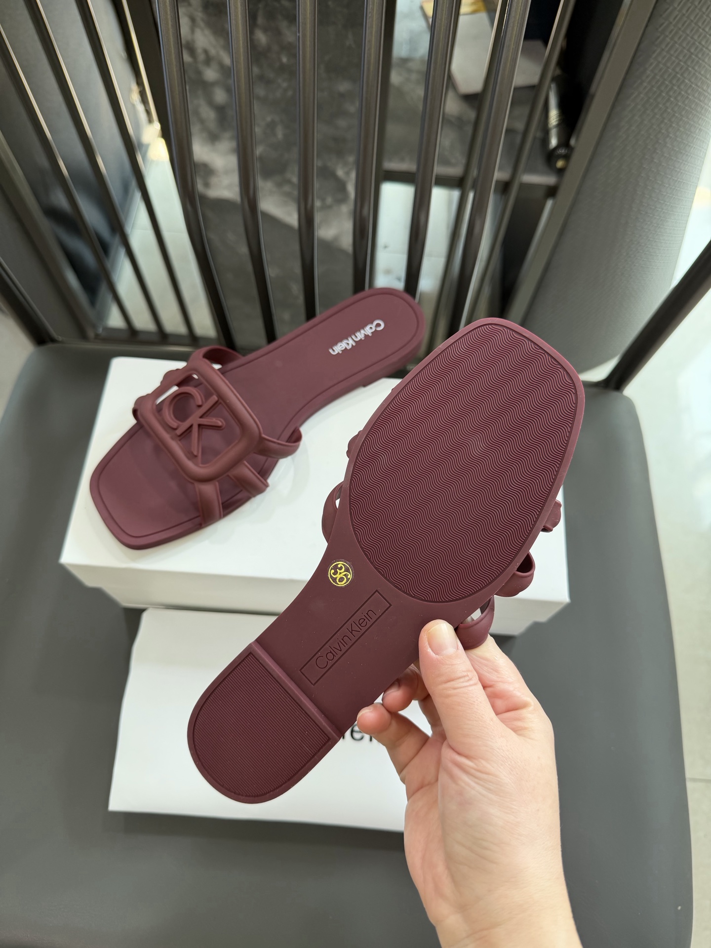 Calvin Klein 2026 Summer CK Logo Jelly Slides – Resort-Ready, Ultra-Soft & Lightweight for Beach & Travel