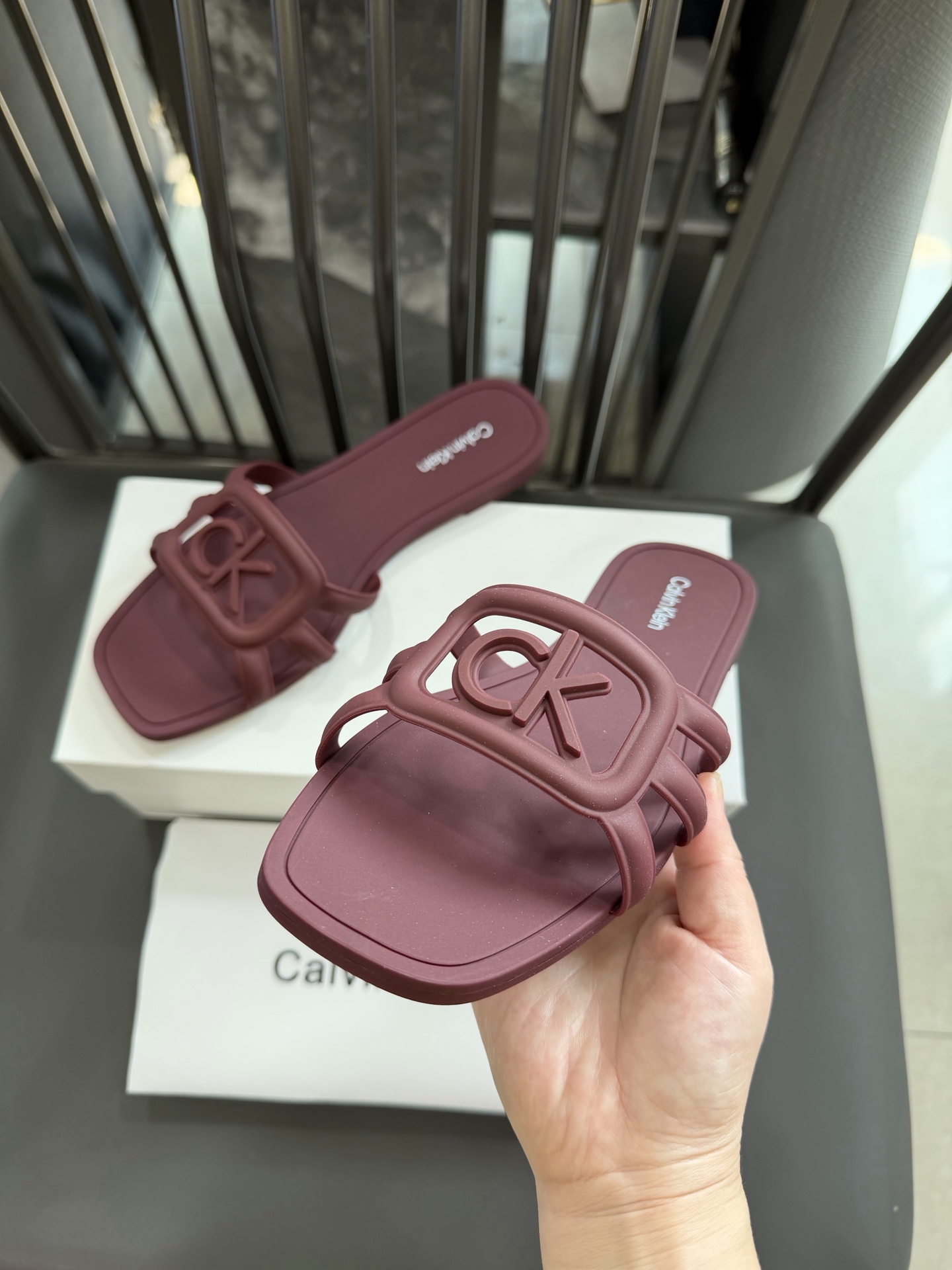 Calvin Klein 2026 Summer CK Logo Jelly Slides – Resort-Ready, Ultra-Soft & Lightweight for Beach & Travel