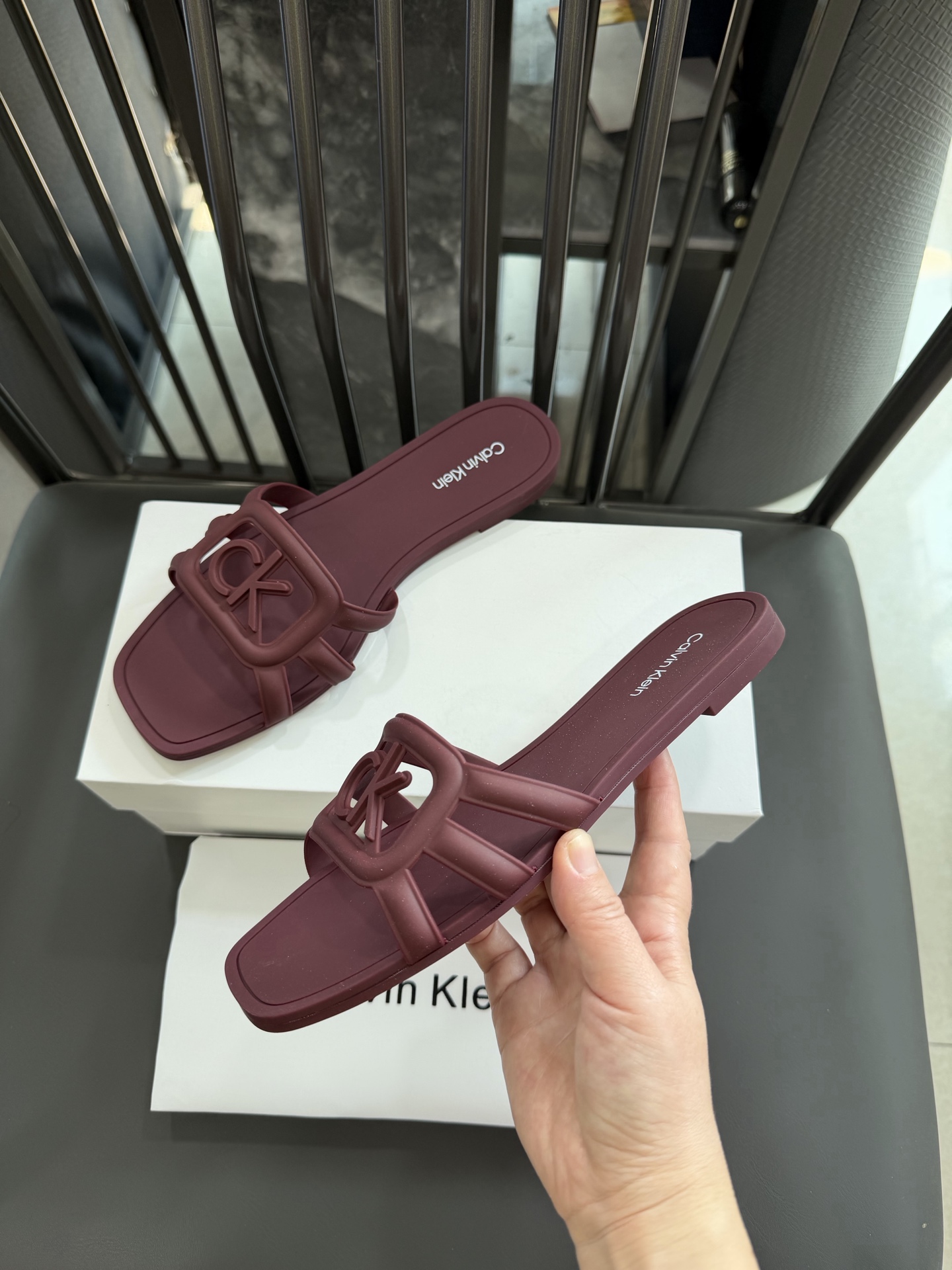 Calvin Klein 2026 Summer CK Logo Jelly Slides – Resort-Ready, Ultra-Soft & Lightweight for Beach & Travel