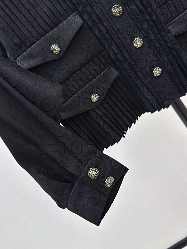 Chanel Black Ribbed Knit Jacket with Classic Collar & Button Details – Timeless Elegance