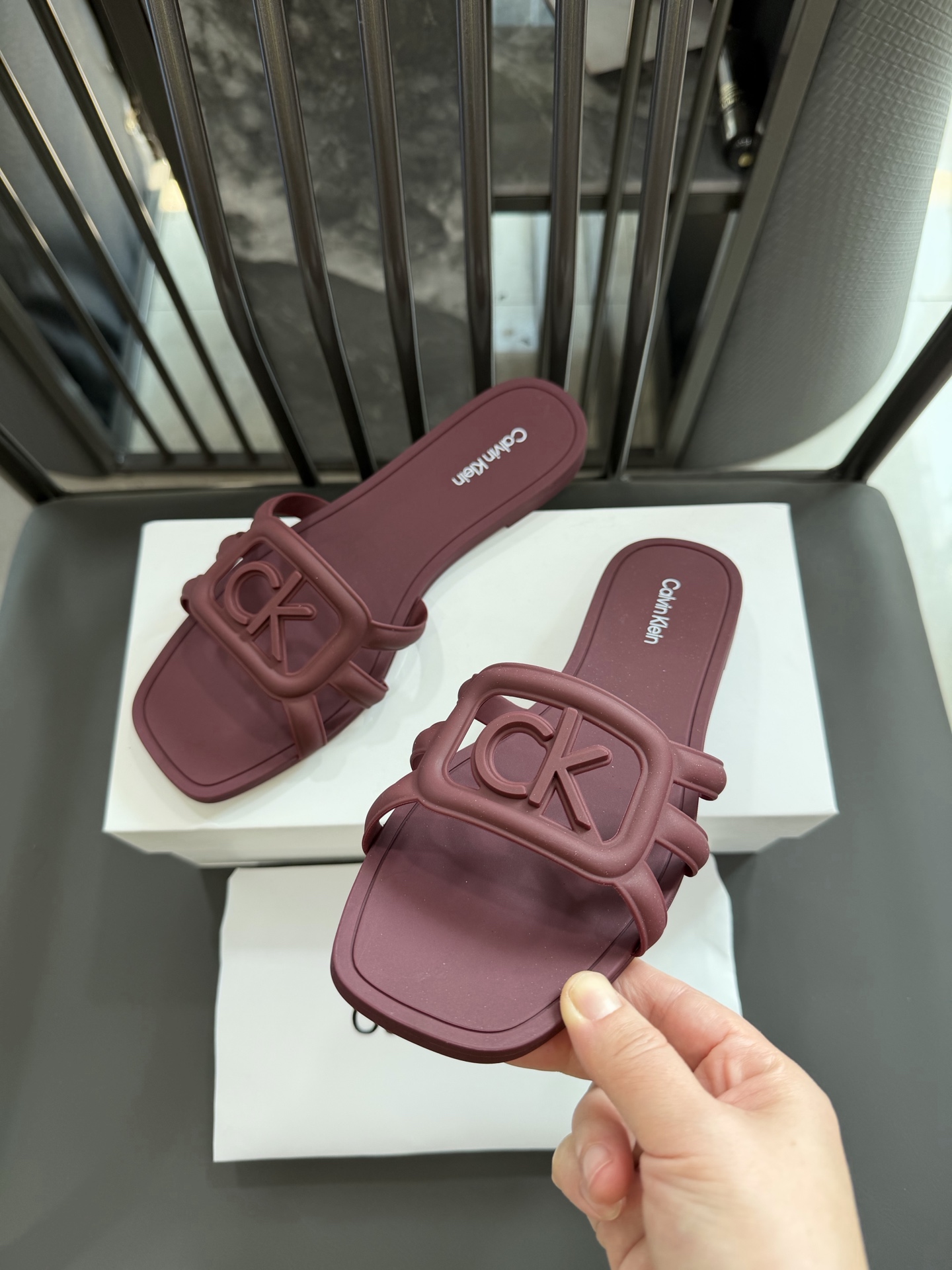 Calvin Klein 2026 Summer CK Logo Jelly Slides – Resort-Ready, Ultra-Soft & Lightweight for Beach & Travel