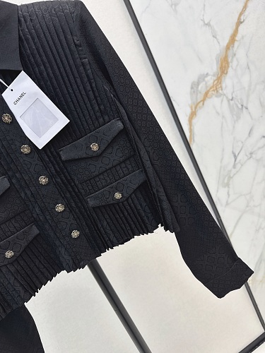Chanel Black Ribbed Knit Jacket with Classic Collar & Button Details – Timeless Elegance