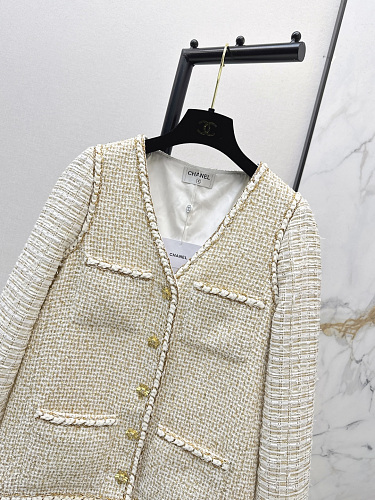 Chanel-Style Cream Tweed Jacket with Gold Trim – Elegant Spring/Summer 2026