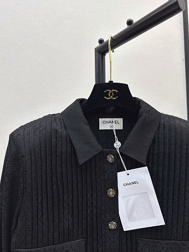 Chanel Black Ribbed Knit Jacket with Classic Collar & Button Details – Timeless Elegance