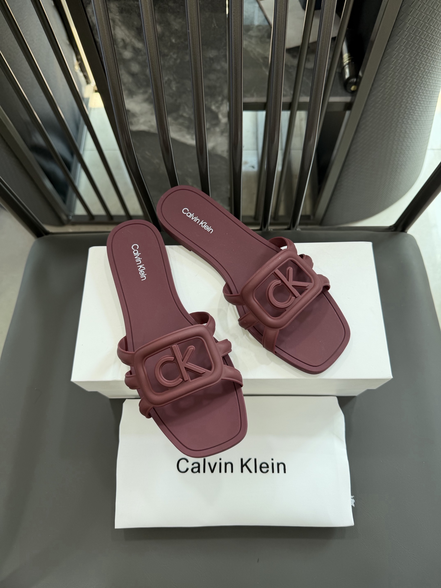 Calvin Klein 2026 Summer CK Logo Jelly Slides – Resort-Ready, Ultra-Soft & Lightweight for Beach & Travel