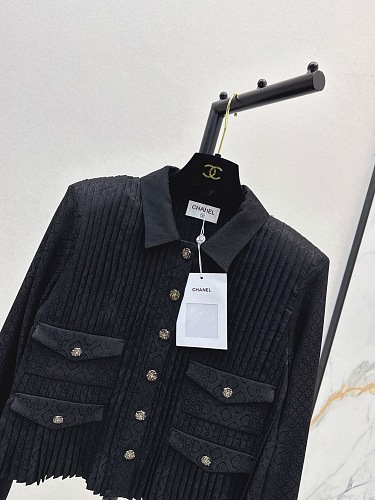 Chanel Black Ribbed Knit Jacket with Classic Collar & Button Details – Timeless Elegance