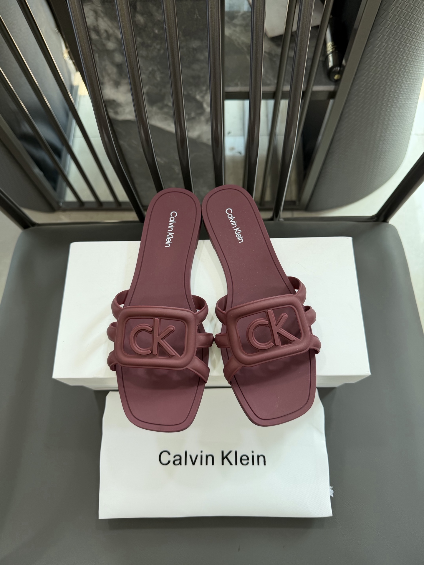 Calvin Klein 2026 Summer CK Logo Jelly Slides – Resort-Ready, Ultra-Soft & Lightweight for Beach & Travel
