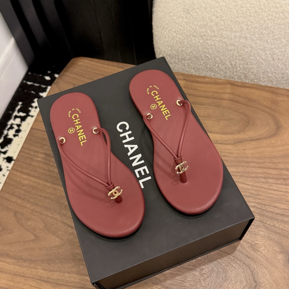 Chanel Classic Leather Flip-Flop Sandals – Burgundy with Gold-Tone CC Logo, Italian Leather Sole (EU 35–39)