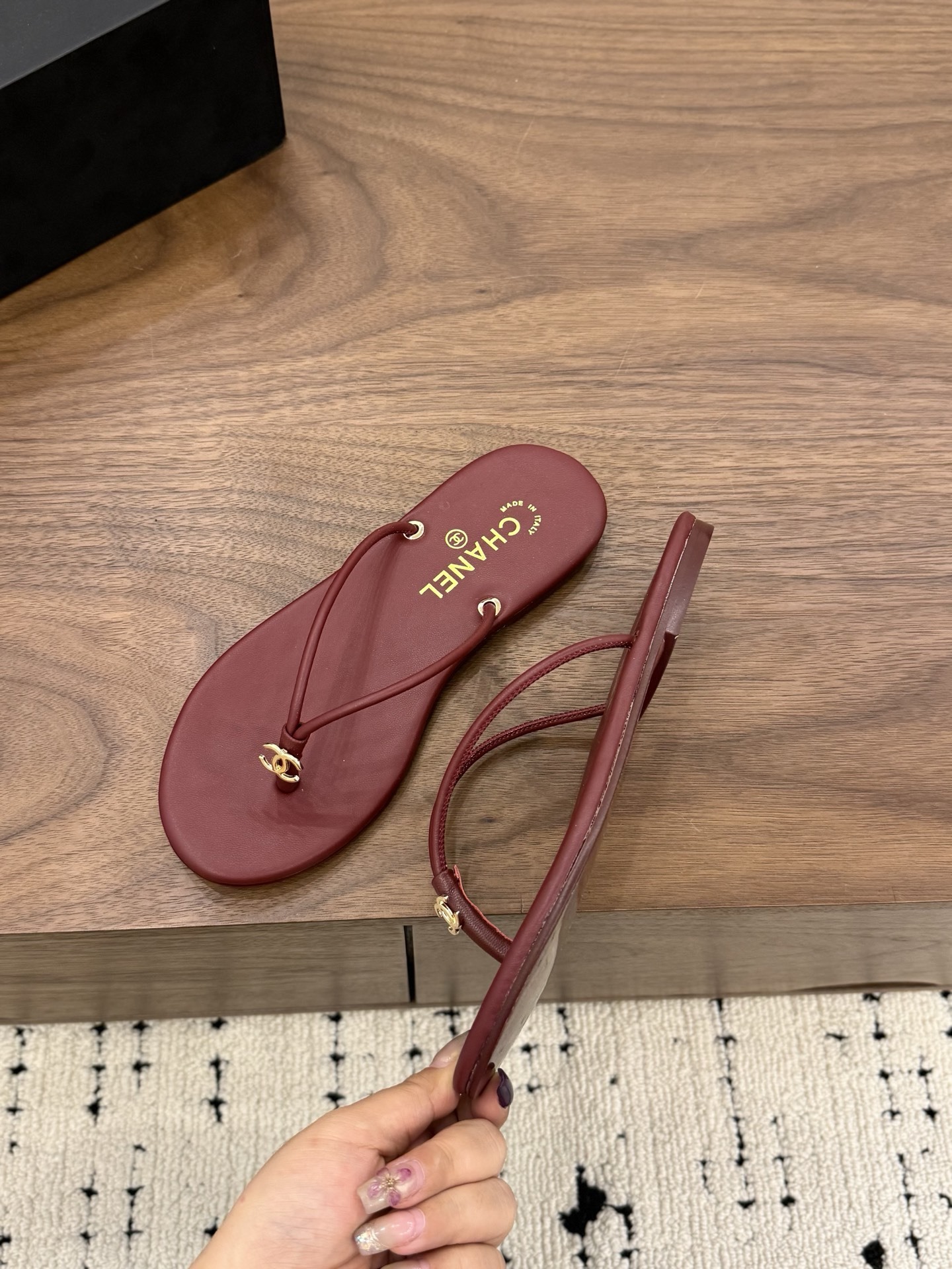 Chanel Classic Leather Flip-Flop Sandals – Burgundy with Gold-Tone CC Logo, Italian Leather Sole (EU 35–39)